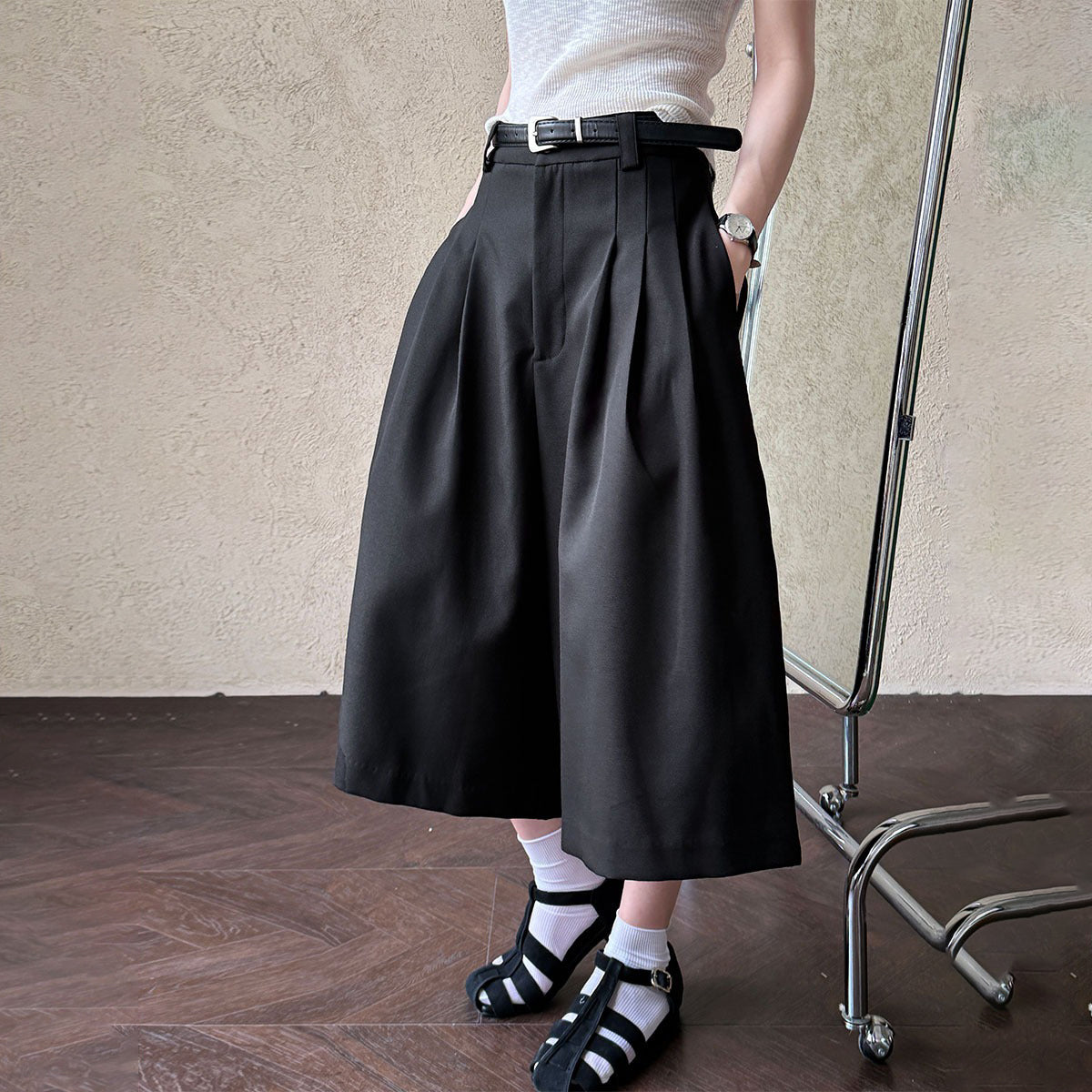 【ボトムス】夏新作・日系カジュアルスーツ風タック入りワイドハーフパンツ（8分丈・通勤にも）【SNシリーズ】