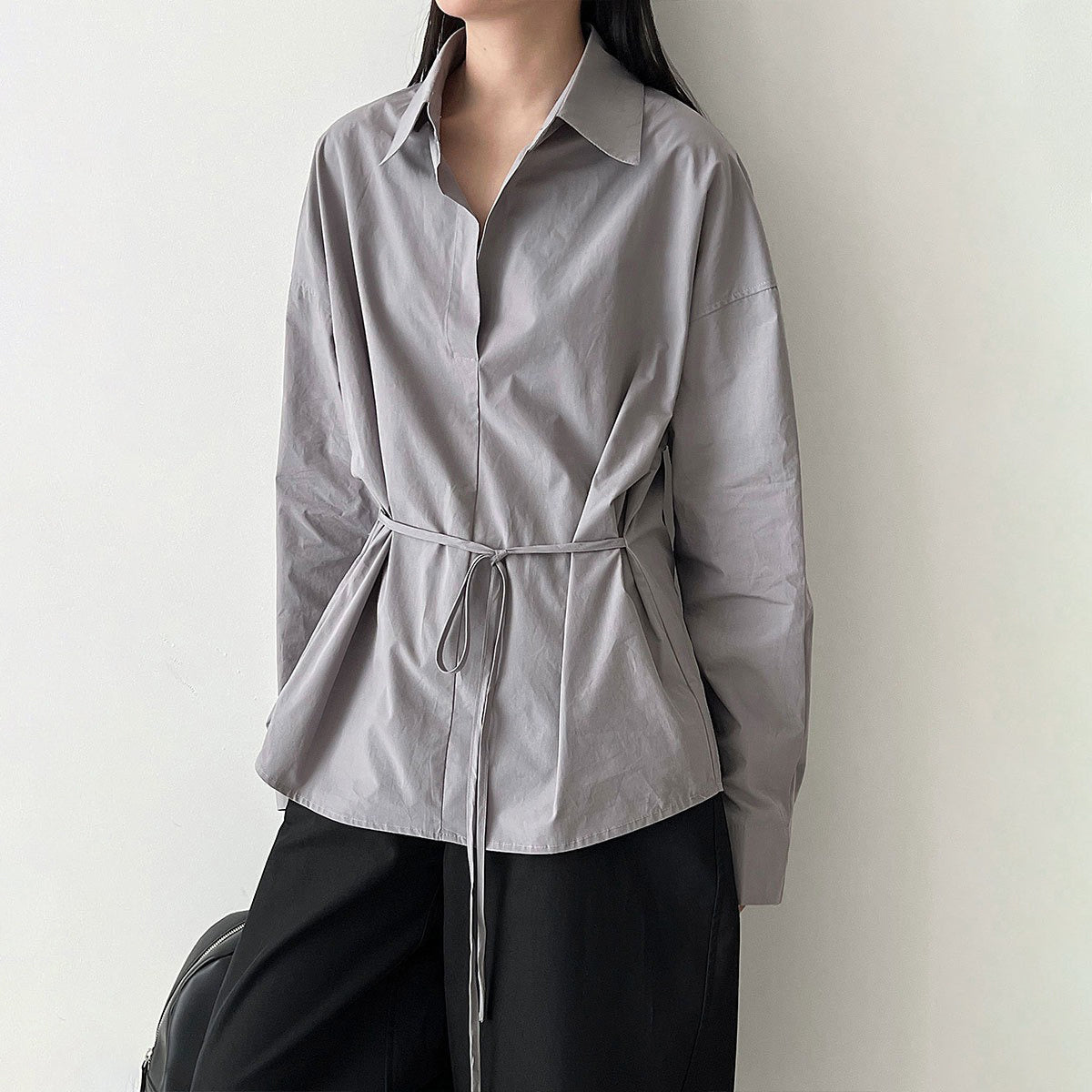 【トップス】韓国風 ポロカラー シャツ レディース 2025秋新作 ウエストリボン 美シルエット レトロブラウス【SNシリーズ】