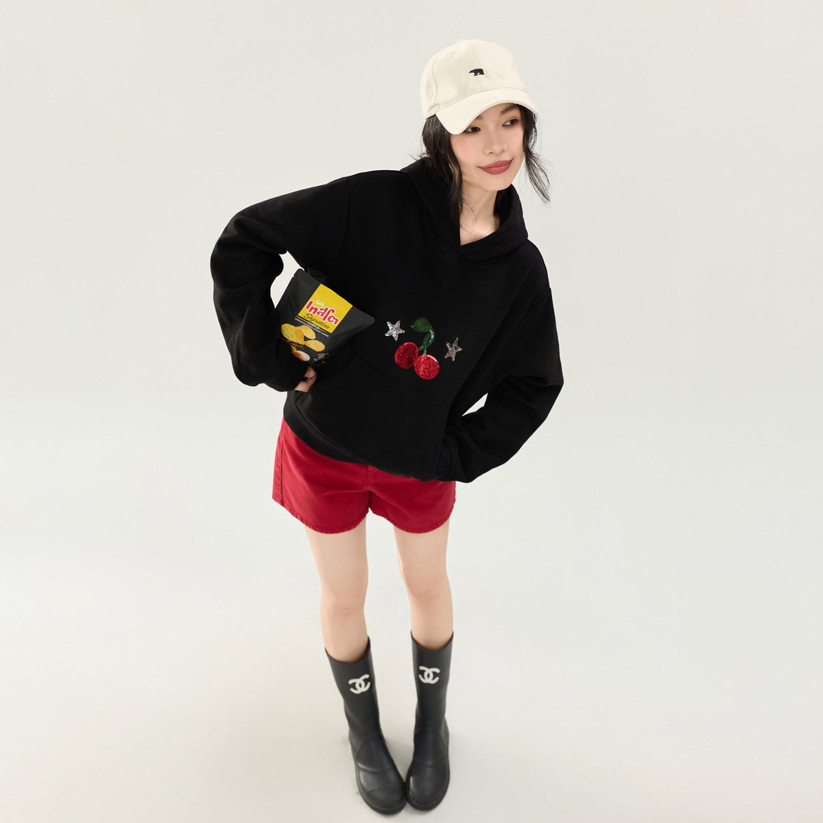 【トップス】🍒チェリー＆スパンコールスターパーカー レディース 秋新作 ブラック ショート丈 ゆったり カジュアル【FCシリーズ】
