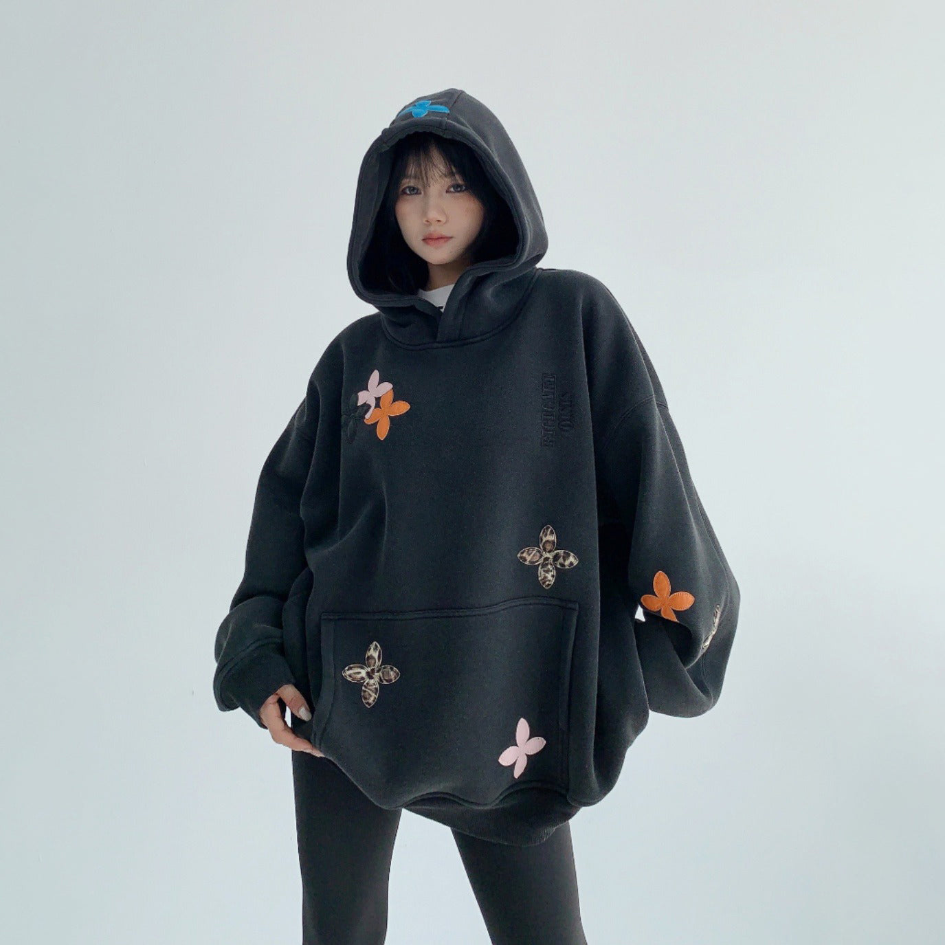 【24AW】【15～20日内発送】【トップス】ダメージ加工 厚手 ルーズ 刺繍 裏起毛 プルオーバー パーカー【FCシリーズ】