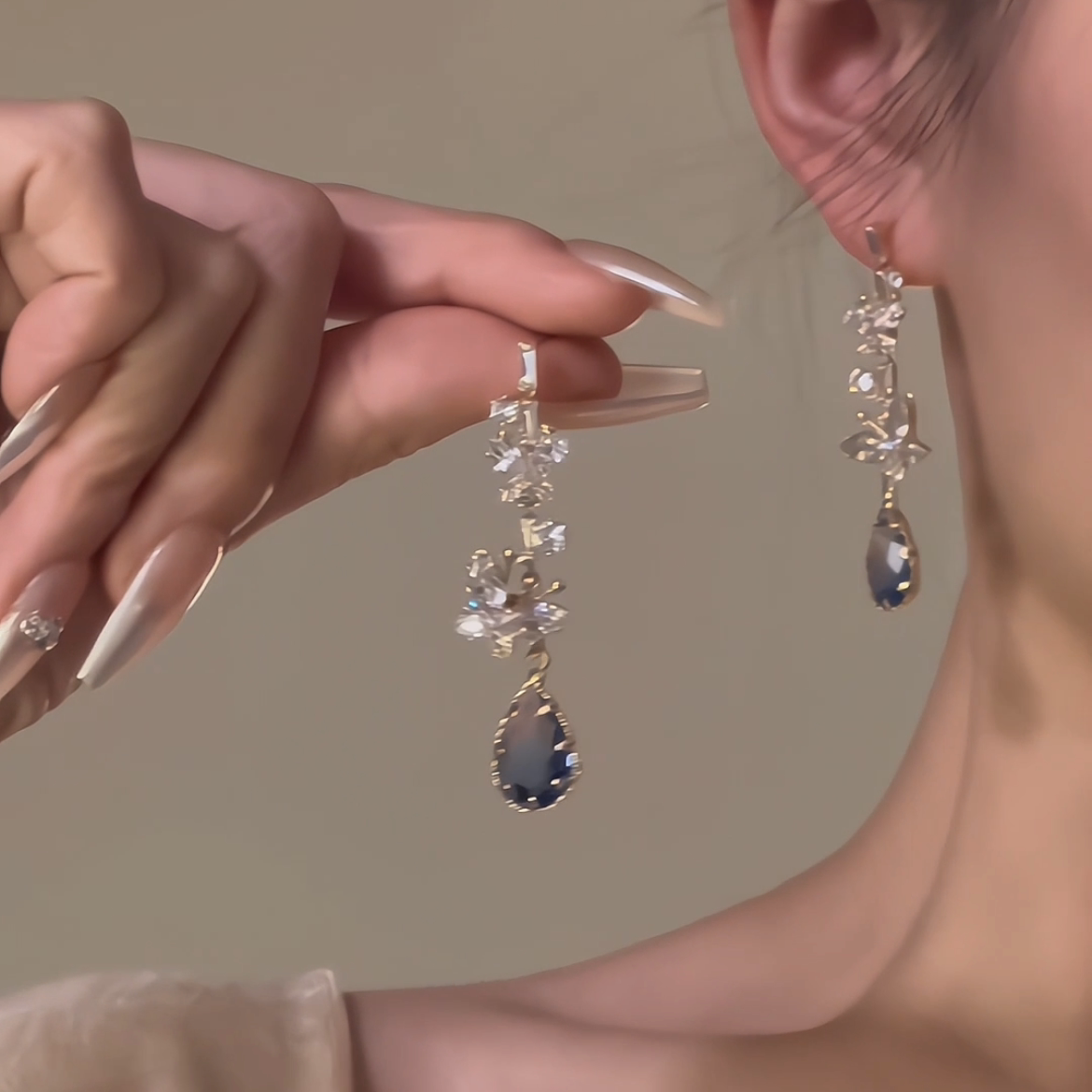 【グッズ】🦋「蝶の涙」新作 レディース ブルードロップ 蝶モチーフ ピアス ジルコニア 超輝き 上品見え おしゃれアクセサリー