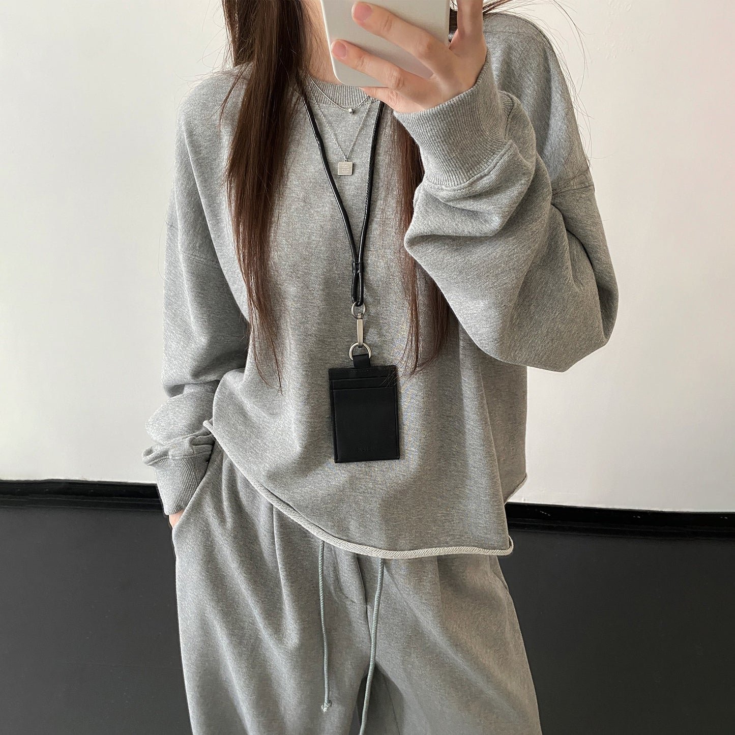 【トップス】ベーシック無地 クルーネックスウェット ショート丈 長袖 ゆったり 春秋 パーカー【FCシリーズ】