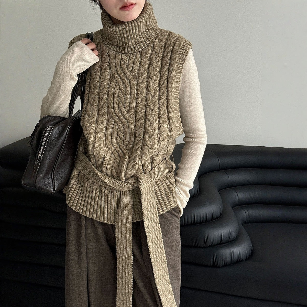 【トップス】春 秋 冬 ハイネック ケーブル ベルト付き ノースリーブ セーター 【JZシリーズ】