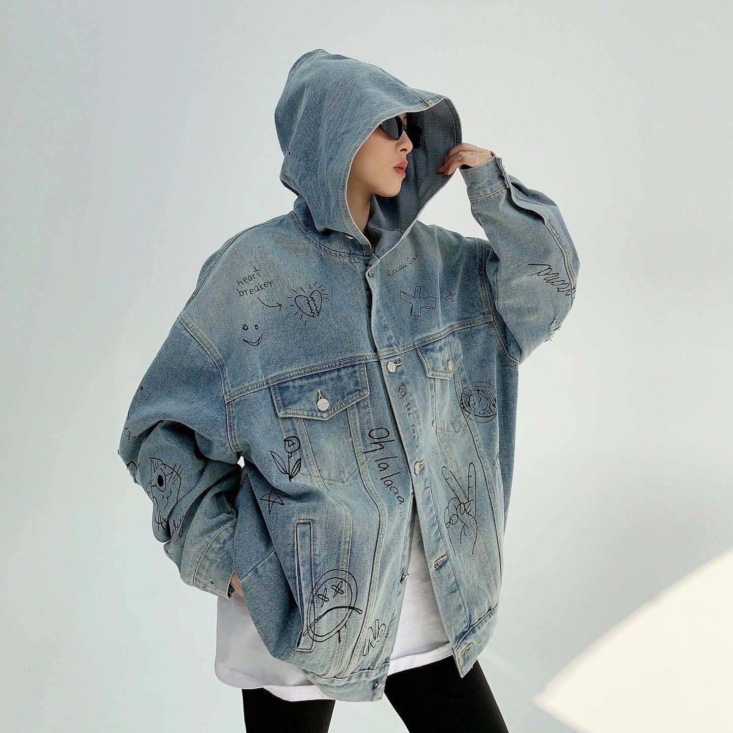 【アウター】春秋 アメリカン 小洒落 ヘビーウェイト カップルジャケット ゆったり レトロデザイン グラフィティ フード付きデニムジャケット【FCシリーズ】