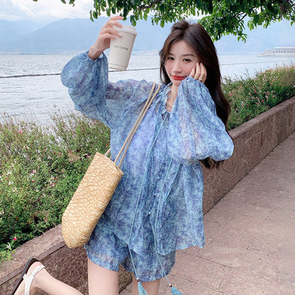 2点セット！【セットアップ】紫外線対策◎ ブルー系ぼかし花柄薄手長袖＋ショートパンツ 上下セット 夏のリゾートコーデにおすすめ【SHシリーズ】