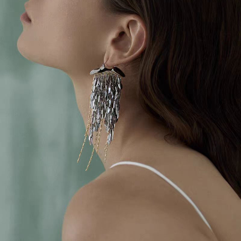 【グッズ】フリンジリーフ 大ぶりイヤリング レディース 個性派 小众デザイン 高級感 おしゃれ ピアス