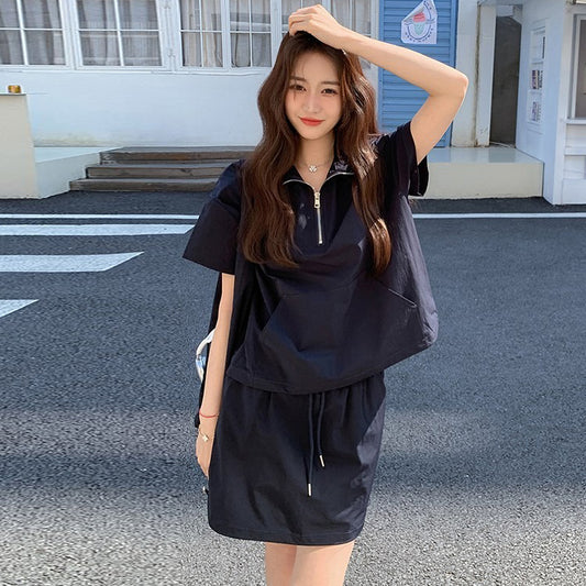 2点セット！【セットアップ】韓国風カジュアルスポーツ上下セットアップ レディース 夏 学院風Tシャツ＋ミニスカート 2点セット【JZシリーズ】