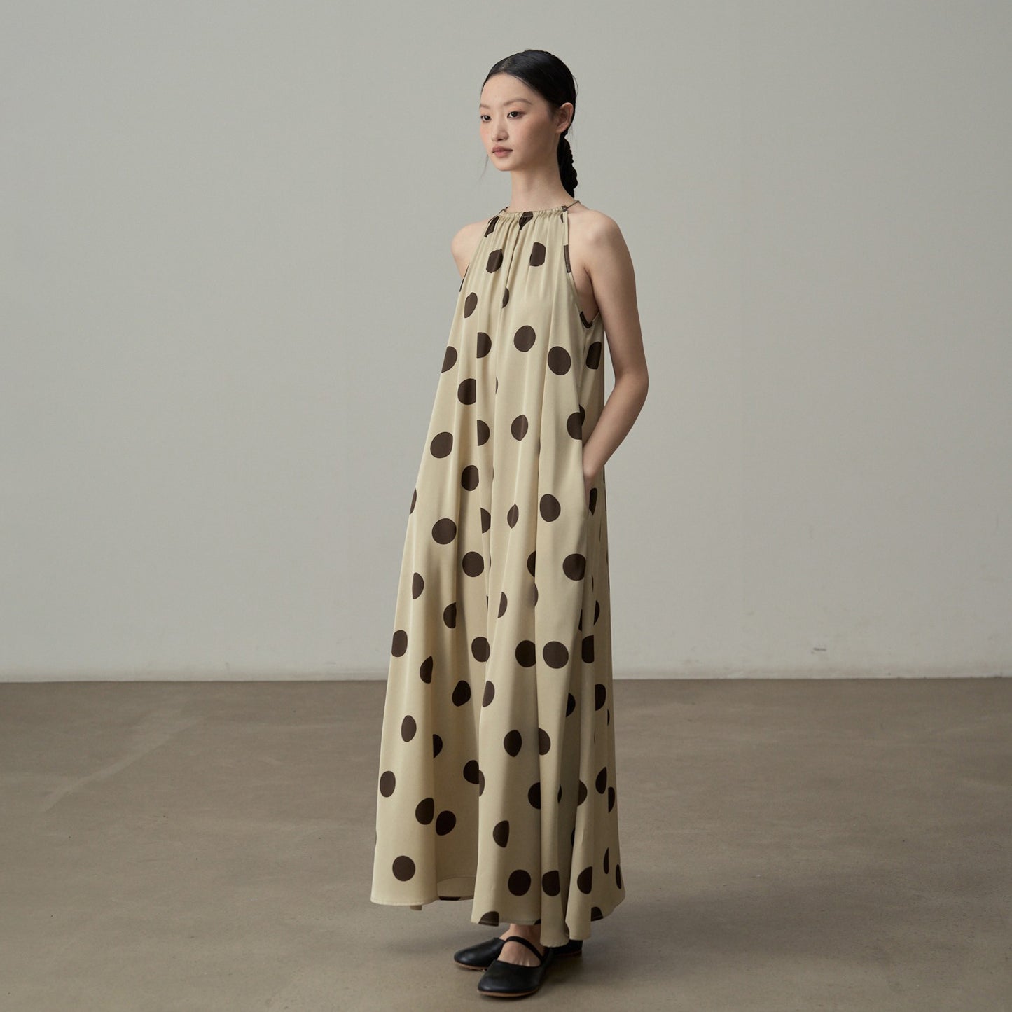 【ワンピース】レトロ リゾート風 ドット柄プリント ノースリーブワンピース レディース ゆったりスリム見え ミディ丈 ロングドレス【SHシリーズ】