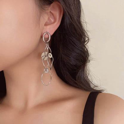 【🎁 B2G1｜先行スタート！】【グッズ】フレンチレトロ透かし彫りピアス/イヤリング 冷淡系で高見え 小顔効果抜群の個性派アクセ