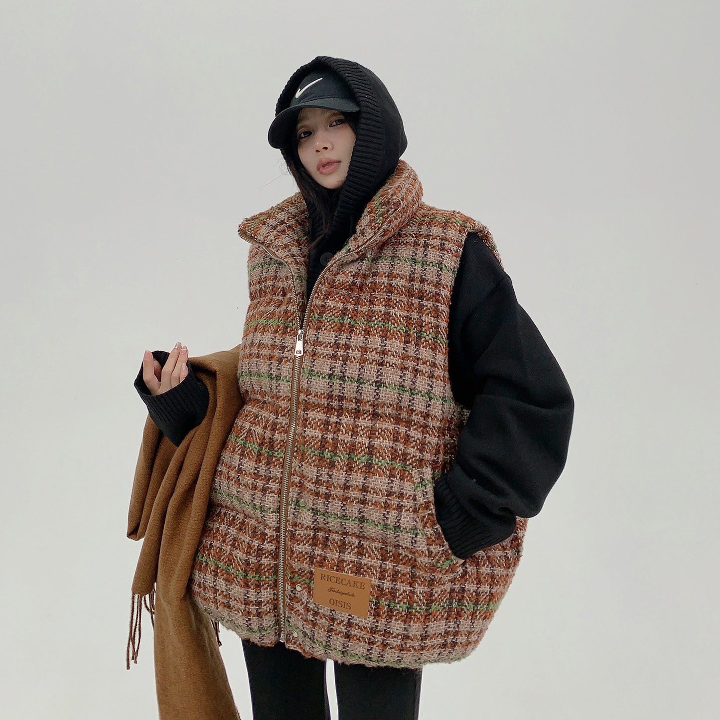 【トップス】重厚感たっぷり！💫ヴィンテージシャネル風ベスト✨レトロ可愛い中綿アウター レディース 冬 新作【FCシリーズ】【15~20日発送】