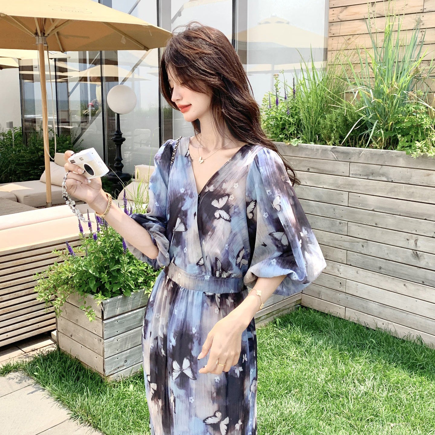 【ワンピース】リゾート風 ロマンティック 蝶々プリント Vネック 半袖ワンピース 高見え バルーンスリーブ サマードレス【SHシリーズ】