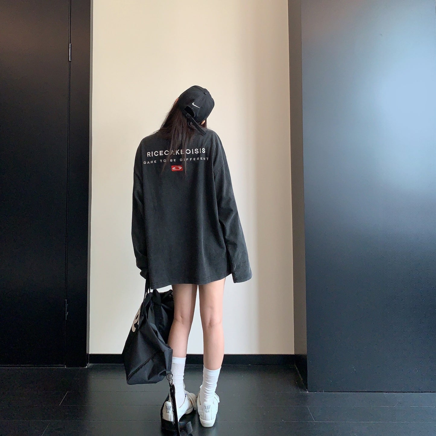 【トップス】ウォッシュ加工 刺繍 リラックス クルーネック 長袖Tシャツ 【FCシリーズ】