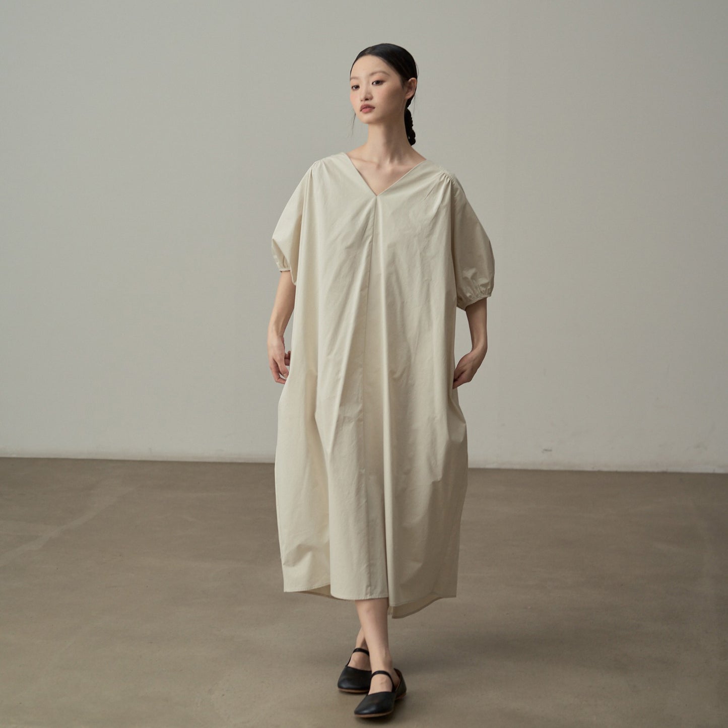 【ワンピース】夏新作 フランス風 Vネック パフ袖 無地ロングドレス 後ろ開き ゆったりシルエット 半袖ワンピース【JZシリーズ】