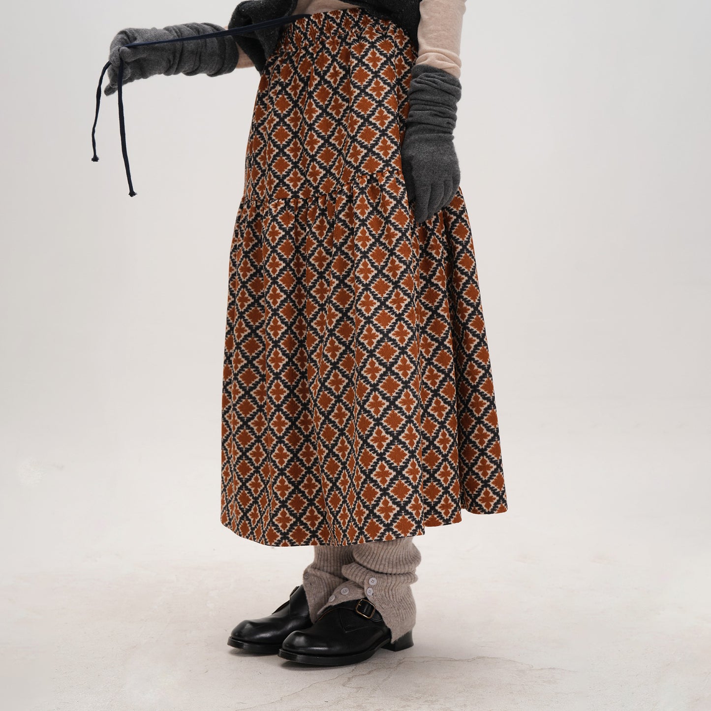 【ボトムス】秋冬らしい温もり素材 ⭐ プリントコーデュロイ ハイウエスト ゴムウエスト 学院風 シンプル ミモレ丈 スカート【JZシリーズ】【SHシリーズ】【15~20日内発送】