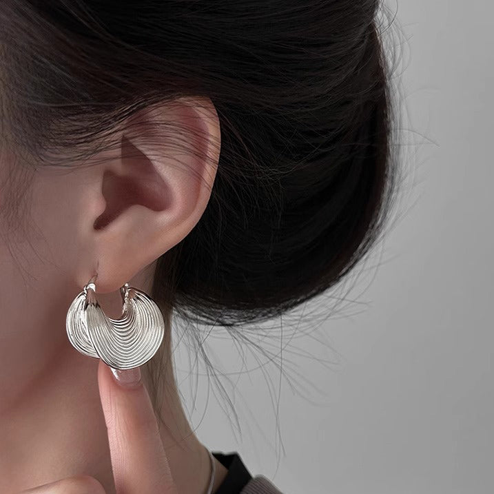 【🎁 B2G1｜先行スタート！】【グッズ】立体スパイラルデザイン フープピアス クール系お洒落イヤーアクセ