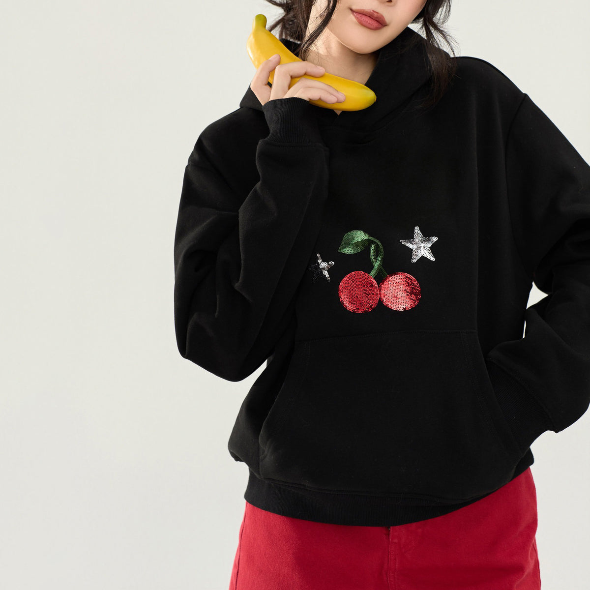 【トップス】🍒チェリー＆スパンコールスターパーカー レディース 秋新作 ブラック ショート丈 ゆったり カジュアル【FCシリーズ】