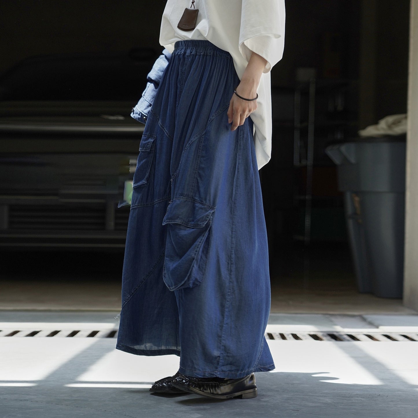 【ボトムス】初秋新作 日系デザイン×切り替えポケット付きデニムロングスカート｜落ち感のある素材で大人っぽく決まる一枚【JZシリーズ】