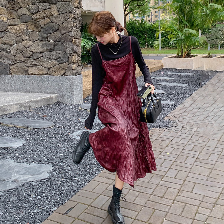 2点セット！【セットアップ】アンコーラレッド フェイクレザーキャミワンピース＋インナートップス セット 上品で個性的なスタイル【JZシリーズ】