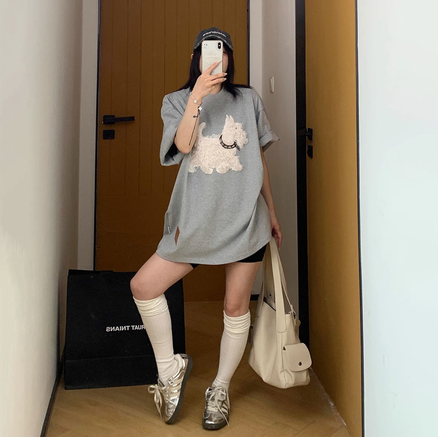 【トップス】ゆるっとリラックス感 ふわふわ犬刺繍 綿100％半袖Tシャツ【FCシリーズ】