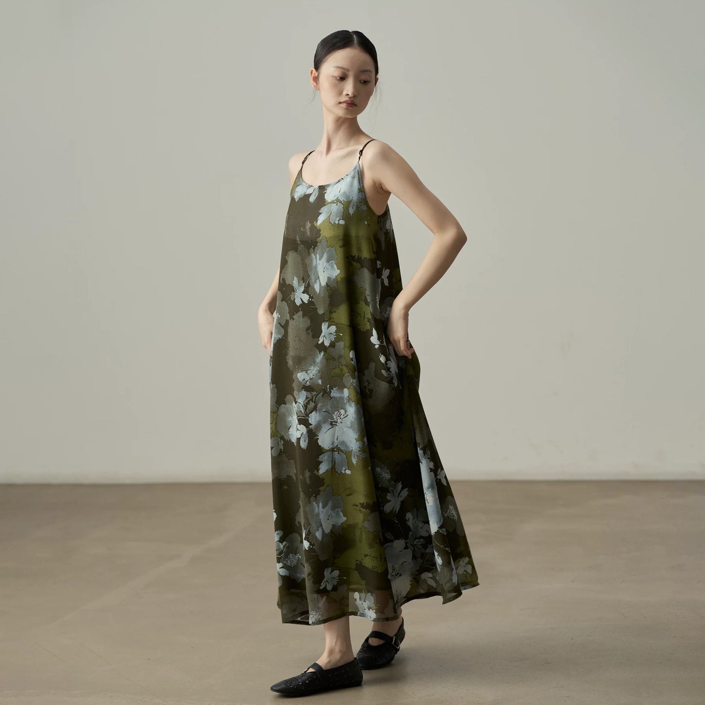 【ワンピース】ワンピース レディース 水墨花柄 シフォン キャミワンピース ノースリーブ ロング丈 リゾート風 上品 細見え ゆったり【JZシリーズ】【SHシリーズ】【10～15日内発送】