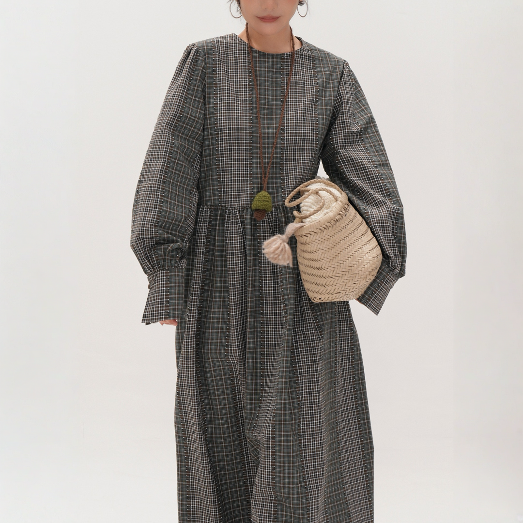 キナコ⭐️新品♥︎LIBERTY リバティ☘️花柄 ワンピース LL 黒系 リバティ 黒無地＆レース 仕立て パフスリーブ レースワンピース