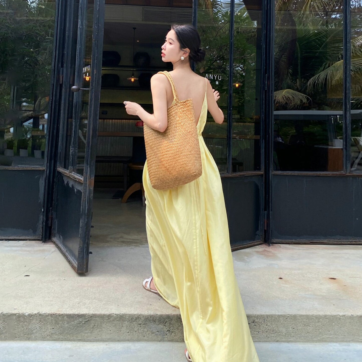 【ワンピース】【海辺のリゾート】着痩せ ノースリーブワンピース 2026新作｜ビーチ 撮影用 映えドレス