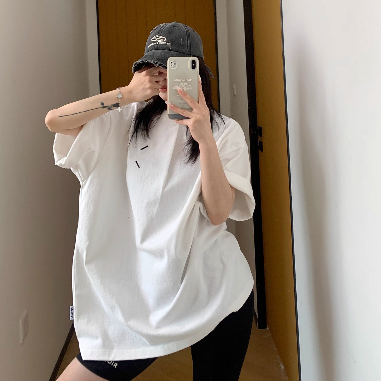 【トップス】【10～15日内発送】夏新作 シンプルデザイン 刺繍入り 綿100％ 半袖Tシャツ【FCシリーズ】