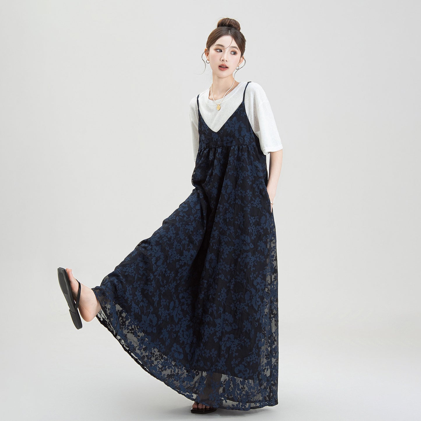 【ワンピース】フレンチ風 ブルー花柄 レディース 夏新作 Vネック Aライン ロング丈 体型カバー ゆったり リゾート 海 ビーチ 旅行 人気 トレンド 夏 ノースリーブワンピース
【SHシリーズ】