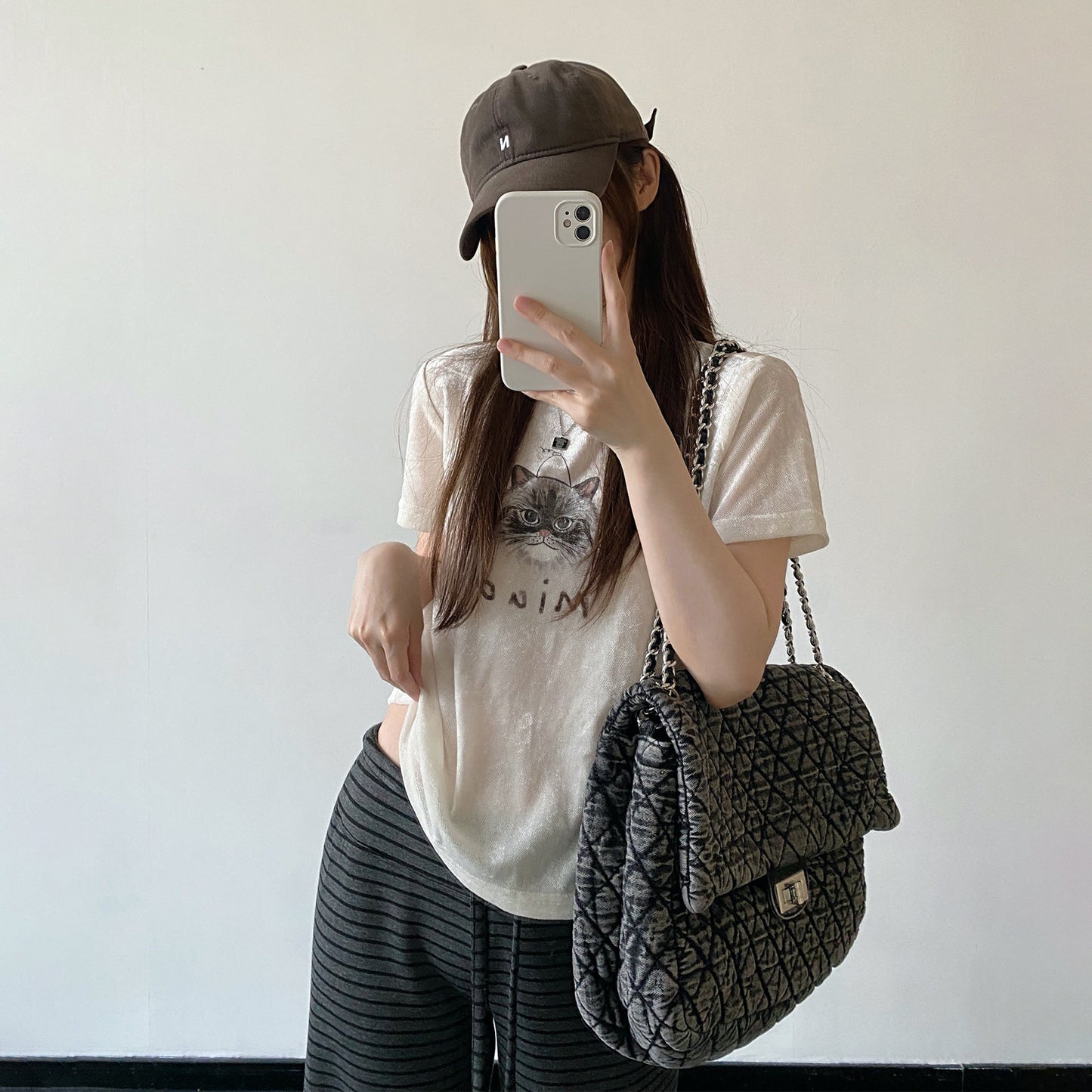 期間限定⭐️60%OFF【トップス】フロッキー混紡 Tシャツ レディース 夏 ハンドペイント 可愛いネコ柄 光沢感 クルーネック 半袖 ルーズフィット カジュアル 人気【FCシリーズ】