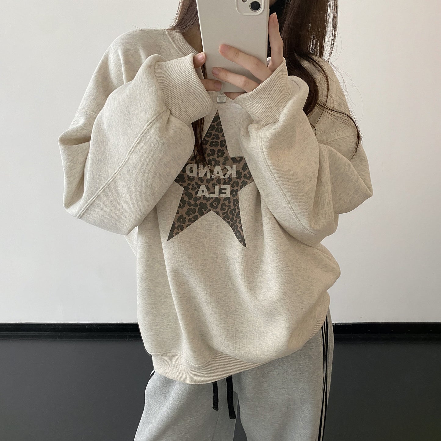 【トップス】裏起毛・厚手 ヒョウ柄スター パーカー ヴィンテージ風 ルーズ スウェット【FCシリーズ】