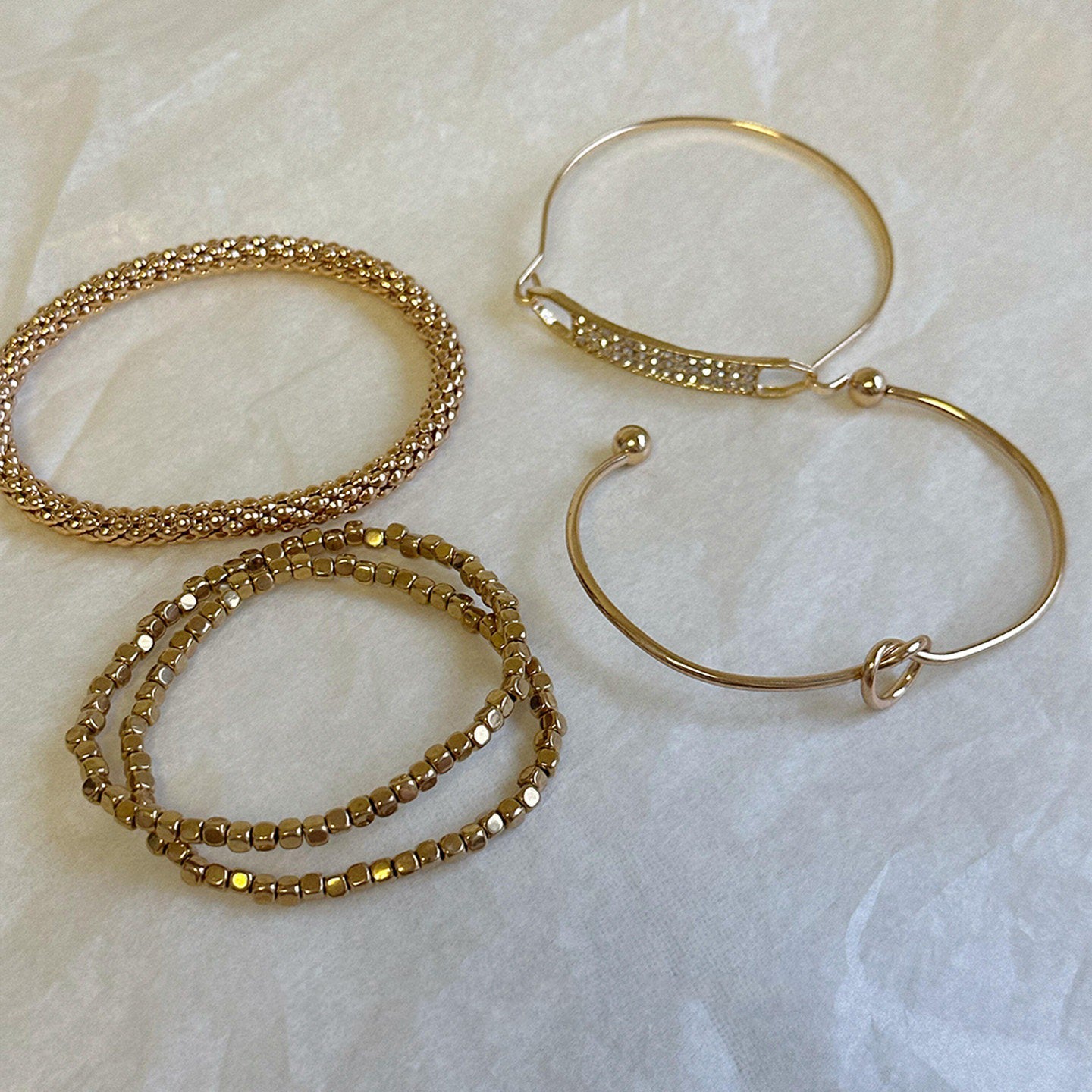 【グッズ】セット！ヴィンテージメタルバングル 重ね付け 欧米風ブレスレット