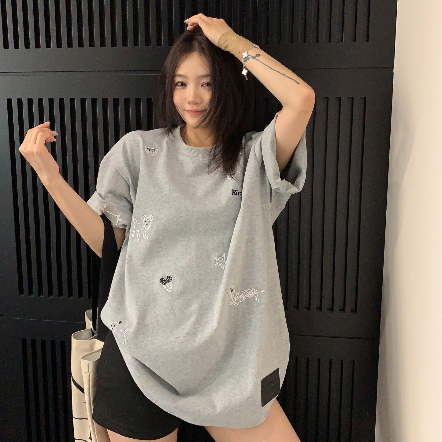 【トップス】カートゥーン刺繍Tシャツ レディース 夏 ルーズフィット 半袖 カジュアル【FCシリーズ】