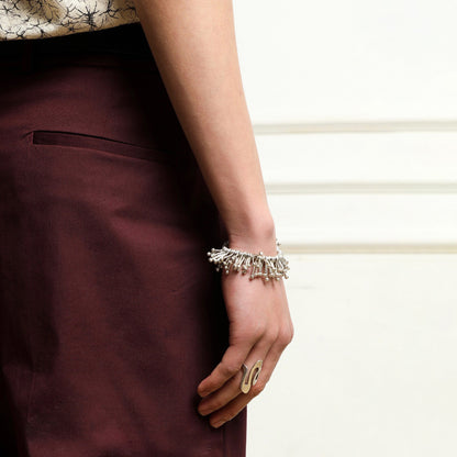 【🎁 B2G1｜先行スタート！】【グッズ】ユニセックス 中性デザイン 不規則ロング＆ショートタッセル ヴィンテージ調メタル ゴムブレスレット