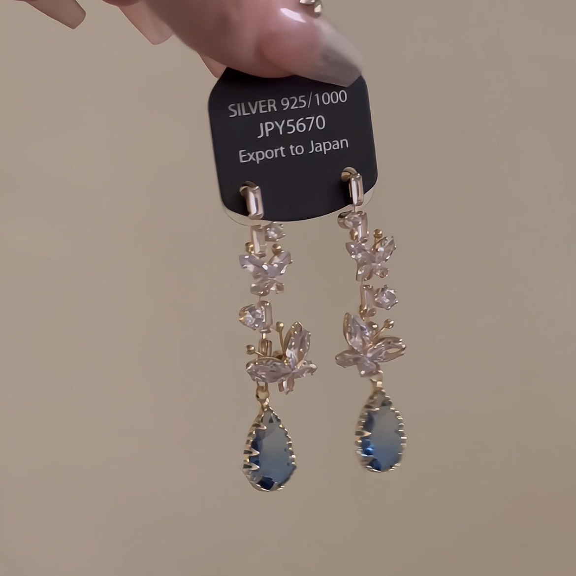 【グッズ】🦋「蝶の涙」新作 レディース ブルードロップ 蝶モチーフ ピアス ジルコニア 超輝き 上品見え おしゃれアクセサリー