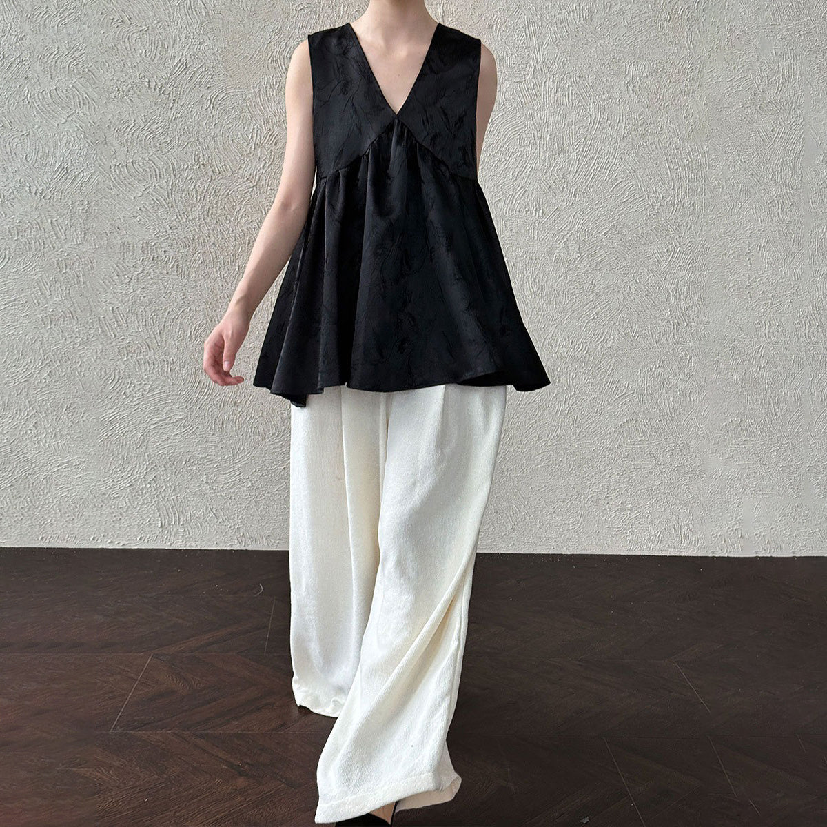 【トップス】重工サテン刺繍 Vネック ベスト 夏 高級感 ノースリーブシャツ【SNシリーズ】