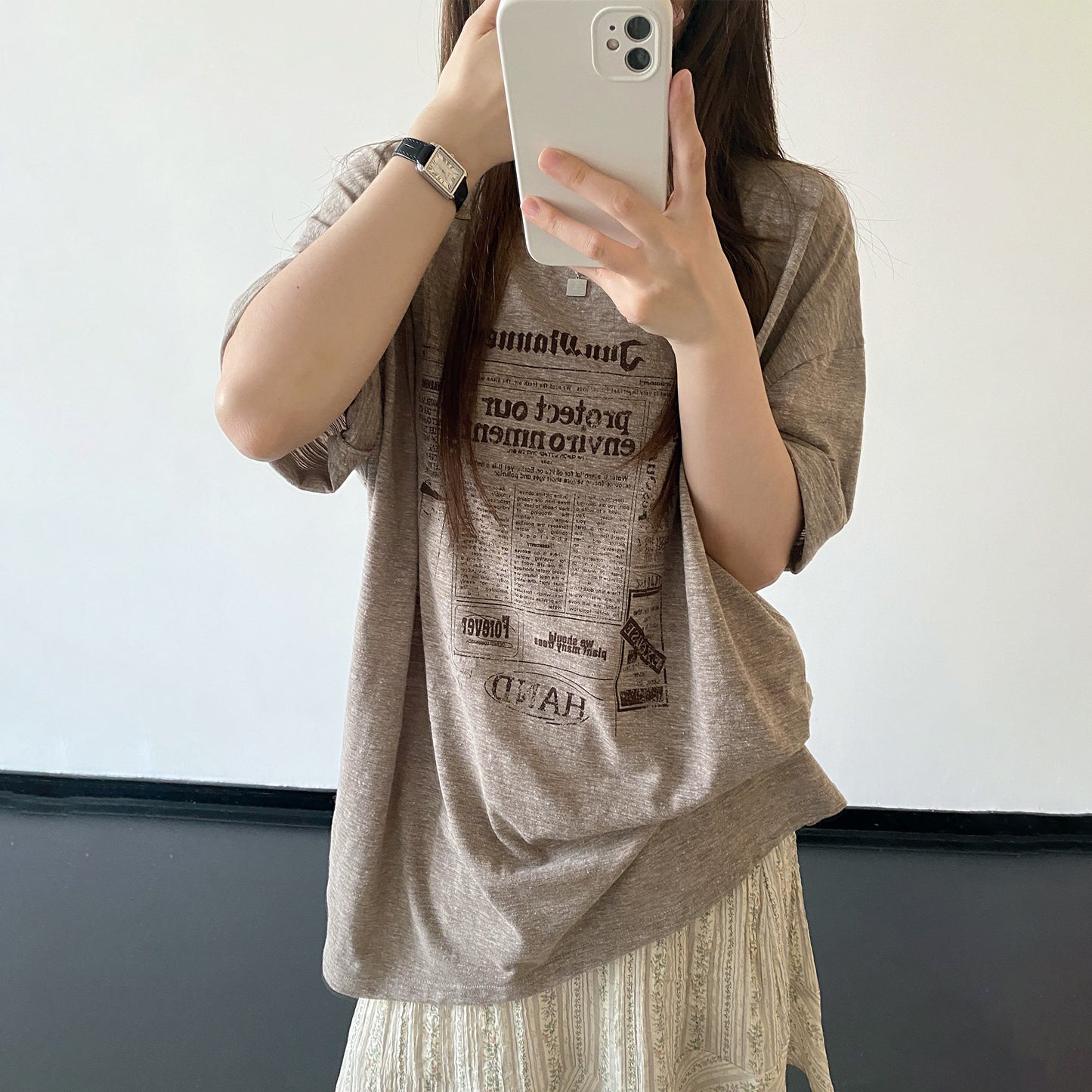 【トップス】ヴィンテージ風 Tシャツ レディース 夏 ミルクティーブラウン 半袖 レタープリント ダメージ加工 ルーズフィット ダークシック 人気【FCシリーズ】