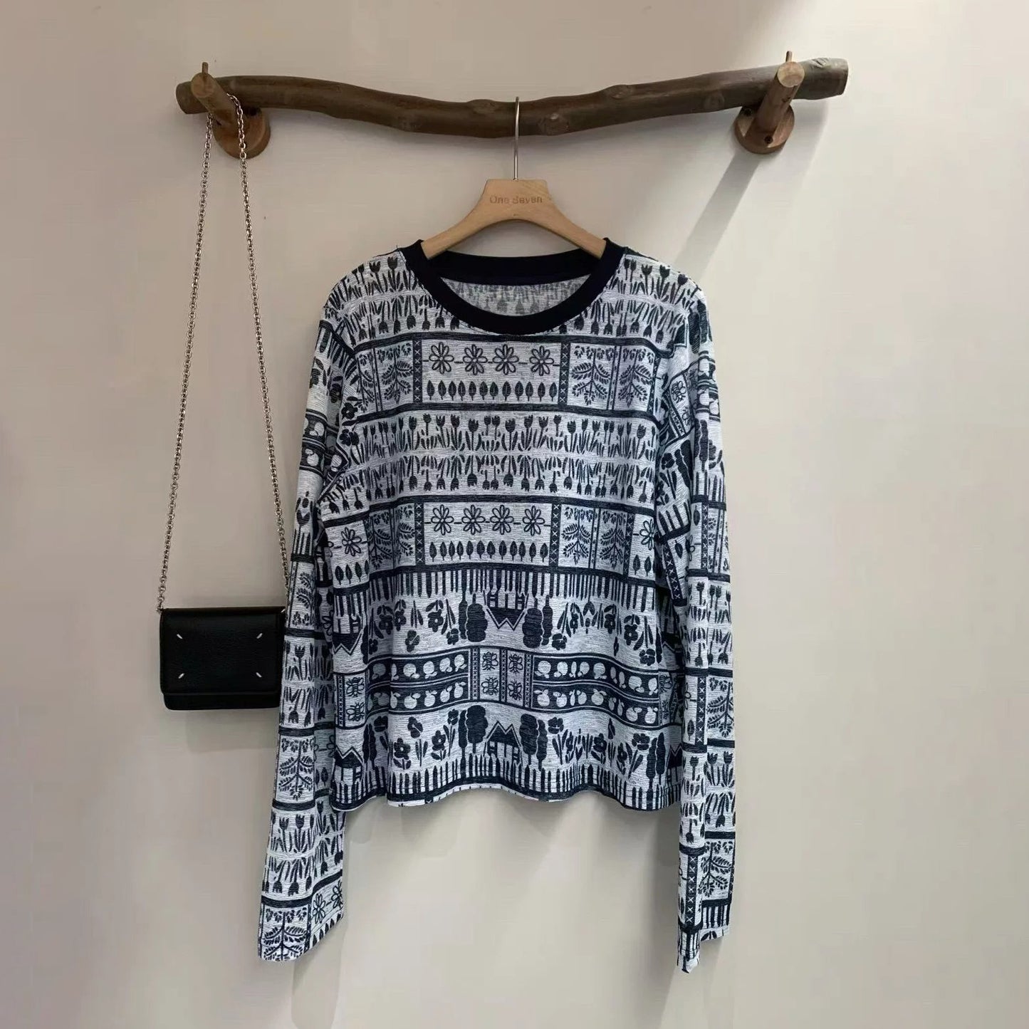 【トップス】総柄プリントロンT レディース 薄手 長袖 UV対策 クルーネック 春夏Ｔシャツ【JZシリーズ】