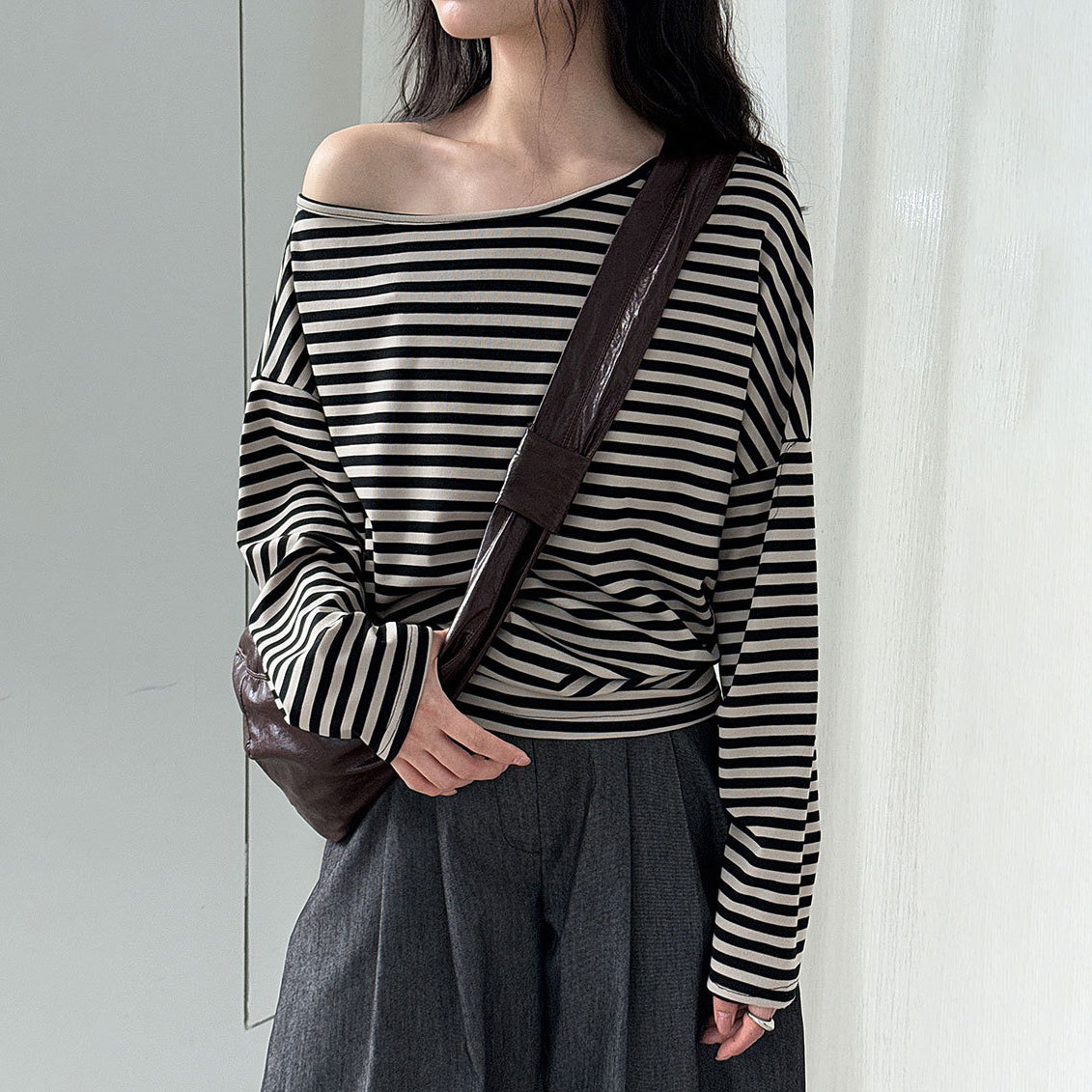 【トップス】韓国風ボーダー柄ワンショルダートップス｜斜めオフショル×ゆるシルエットで抜け感＆細見え【JZシリーズ】