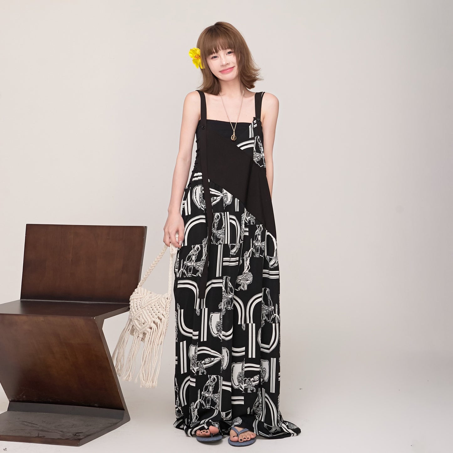 【ボトムス】ミュージックムード漂う Vネックサロペット ゆったりオーバーサイズ 春夏新作 ワイドパンツオールインワン【SHシリーズ】