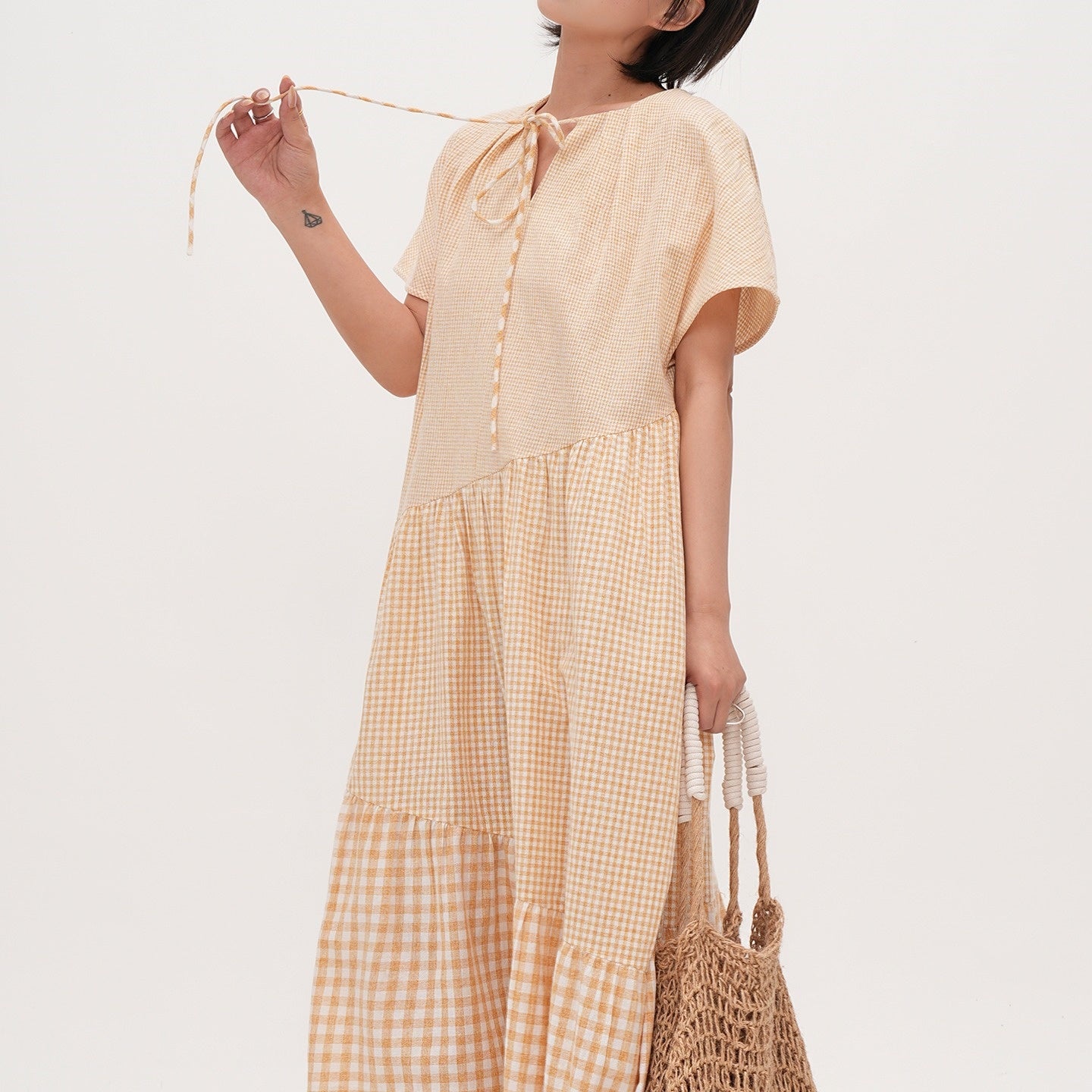 【ワンピース】【15～18日内発送】夏 クリームイエロー チェック柄 	Vネック 切り替えデザイン 半袖ワンピース 【JZシリーズ】