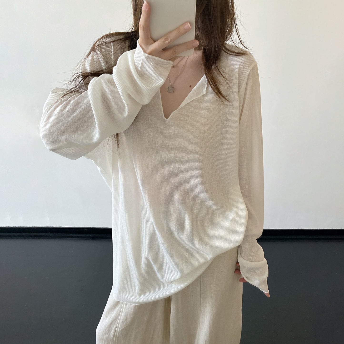 【トップス】Vネックリネン風ビッグTシャツ レディース ゆったり 長袖 UV対策 ミニマルコーデ【FCシリーズ】