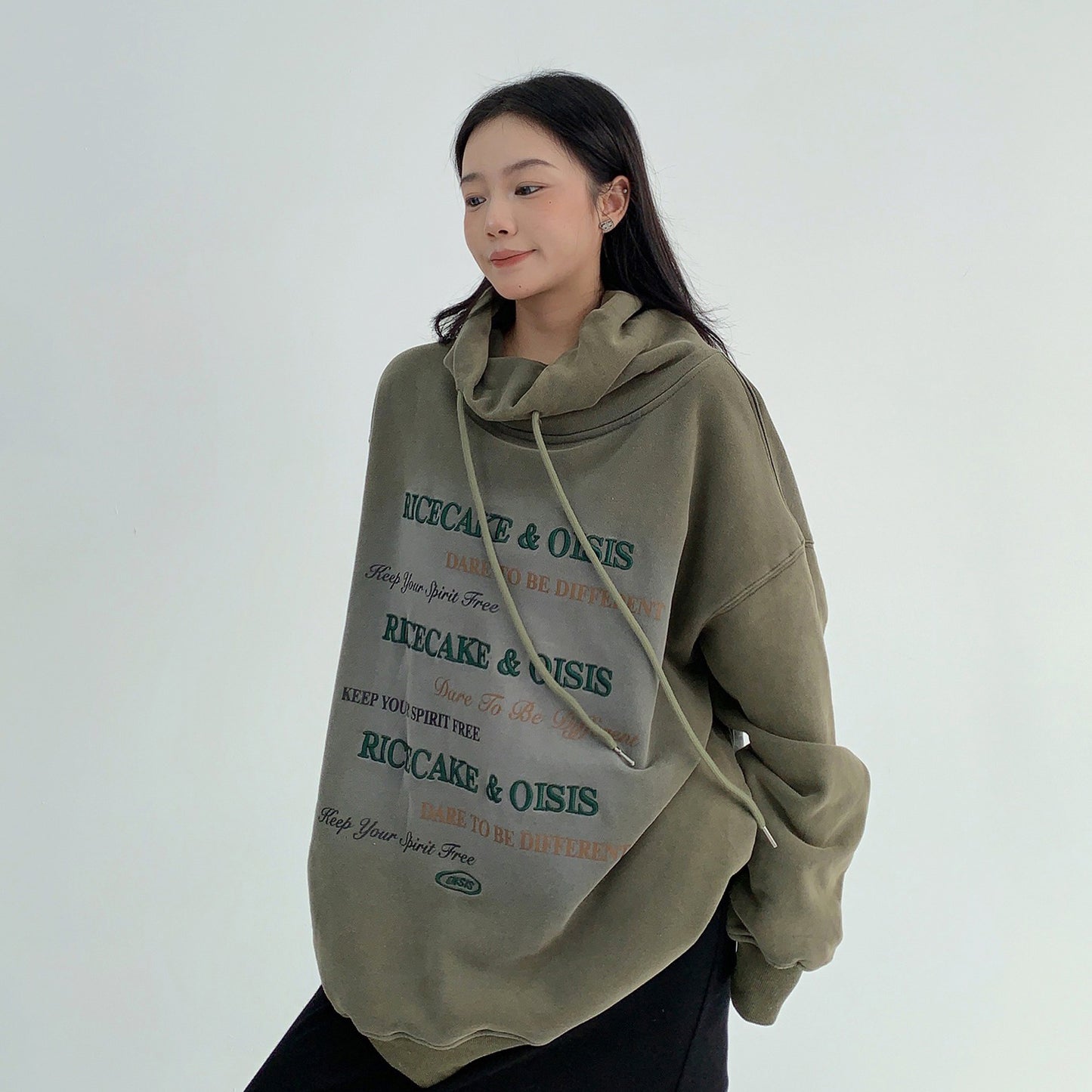 【トップス】レトロ風ダメージ加工 刺繍入りハイネック裏起毛スウェット レディース 冬新作 パーカー【FCシリーズ】