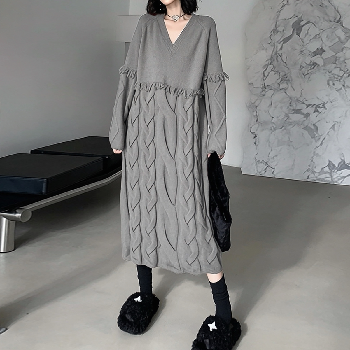 【ワンピース】個性派デザイン レディース 長袖 ケーブル編みニットワンピース Vネック ゆったり 秋冬【AHシリーズ】