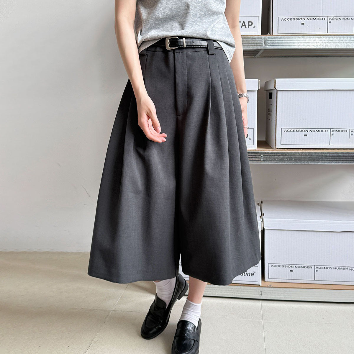 【ボトムス】夏新作・日系カジュアルスーツ風タック入りワイドハーフパンツ（8分丈・通勤にも）【SNシリーズ】
