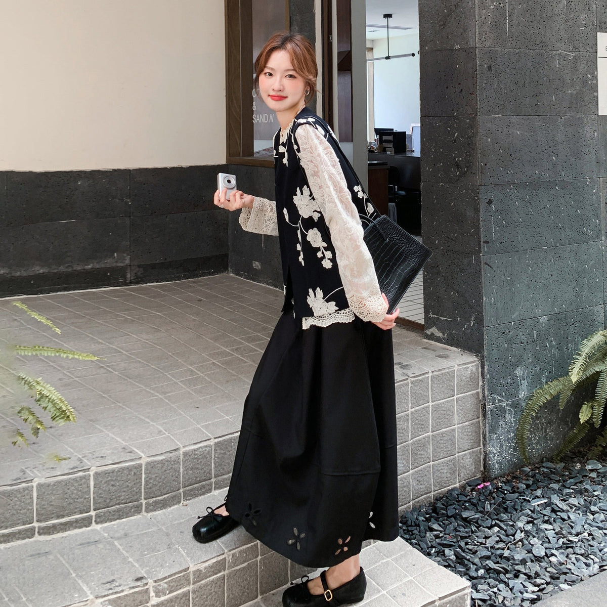 2点セット！【セットアップ】韓国風 ブラック刺繍 ベスト+スカート 上下セット レディース 大人上品コーデ【SHシリーズ】