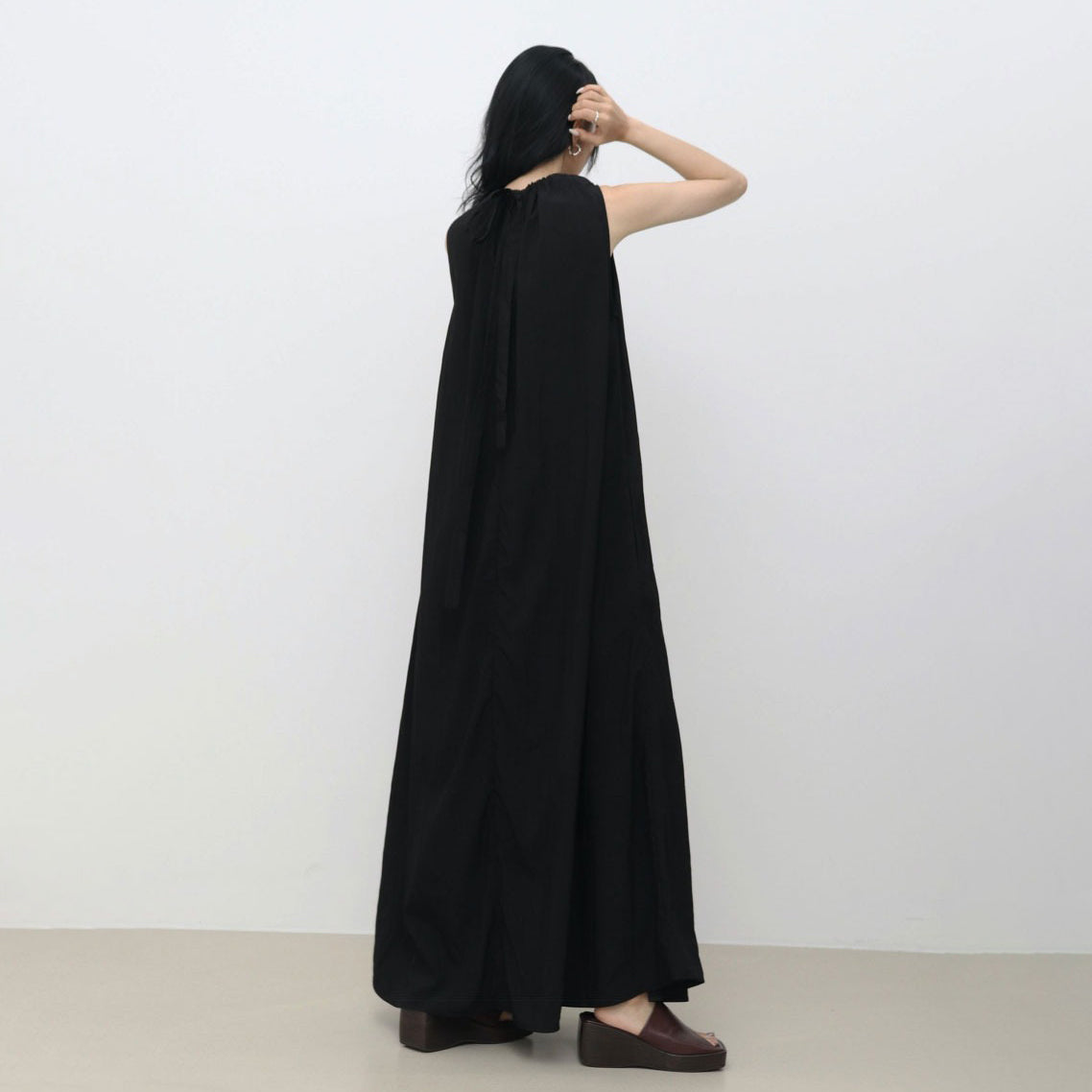 【ワンピース】韓国chicミニマルノースリーブワンピース｜クルーネック 大人シンプルロングドレス【JZシリーズ】