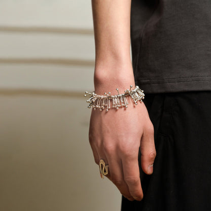 【🎁 B2G1｜先行スタート！】【グッズ】ユニセックス 中性デザイン 不規則ロング＆ショートタッセル ヴィンテージ調メタル ゴムブレスレット