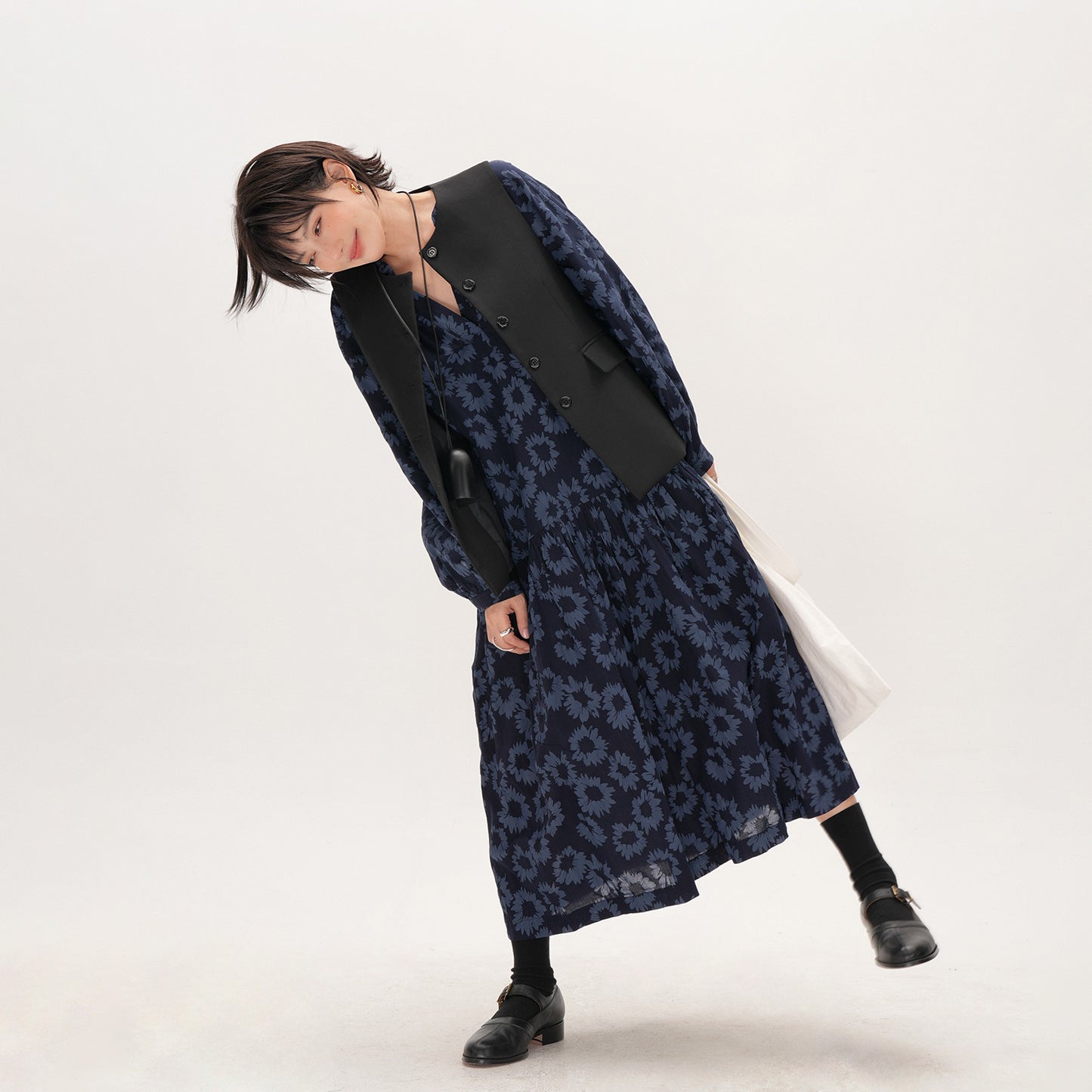 【ワンピース】小花柄 レディース 大きめサイズ ゆったり 体型カバー ミディアムロング丈 レトロ文芸風 長袖ワンピース【JZシリーズ】【SHシリーズ】