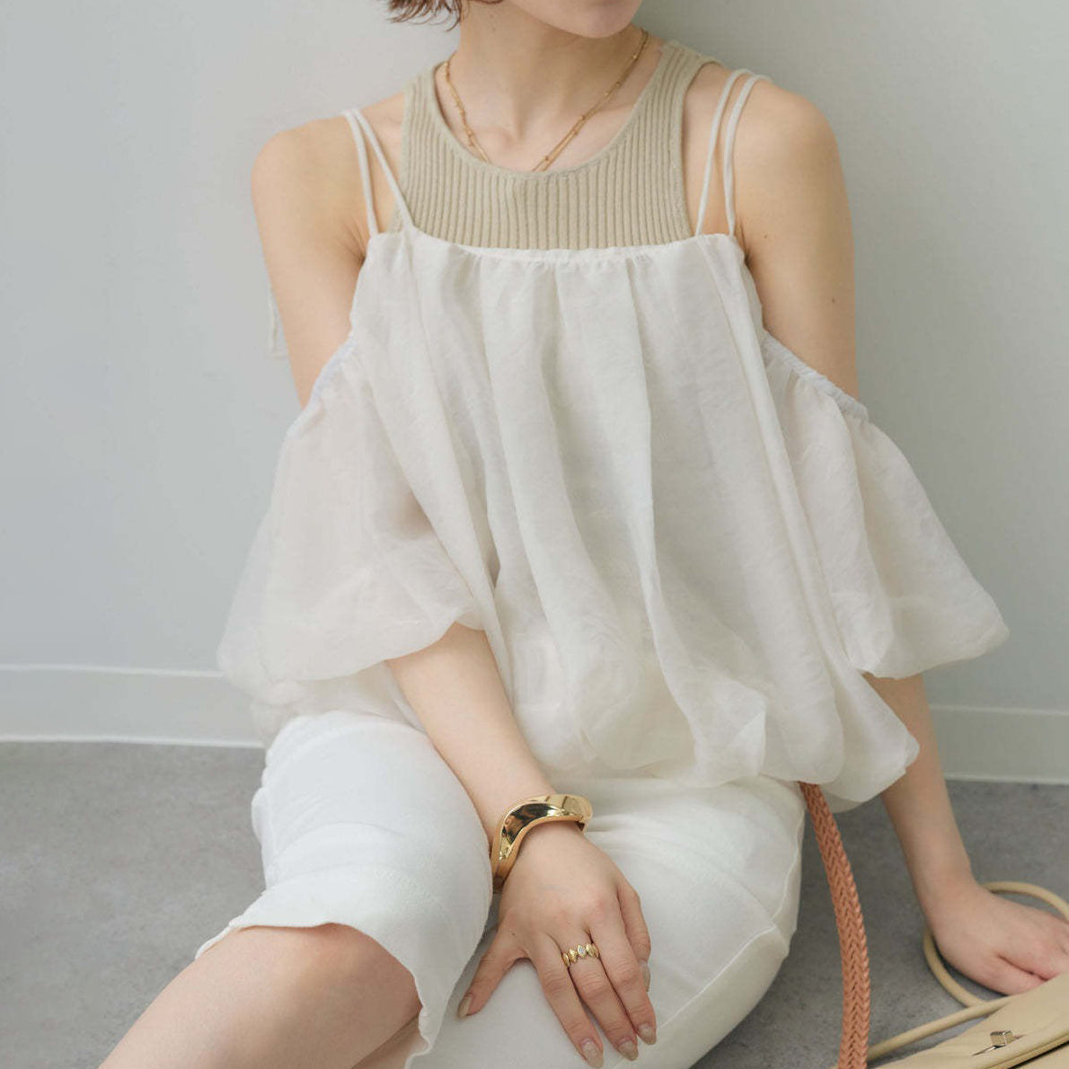 【トップス】シフォン パフスリーブ ブラウス ＋ キャミ 2点セット レディース 夏 ふんわり レイヤード かわいい 肩見せ 若見え【JZシリーズ】