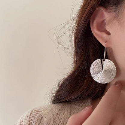 【🎁 B2G1｜先行スタート！】【グッズ】フレンチ高級感不規則ラウンドメタルピアス ミニマル港風レトロクールアクセ